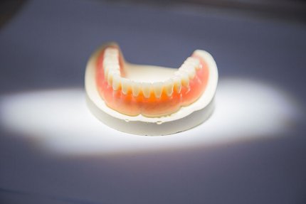Съемные зубные протезы в Китае - какие материалы используются в работе?