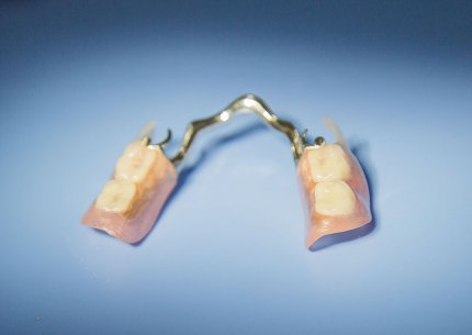Съемные зубные протезы для детей в Китае